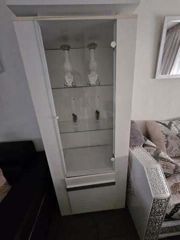 Witte Vitrinekast met Verlichting beschikbaar voor biedingen