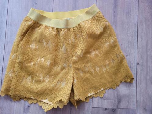 Pom Amsterdam geelgoud kanten short maat 34/36, Kleding | Dames, Broeken en Pantalons, Zo goed als nieuw, Maat 34 (XS) of kleiner