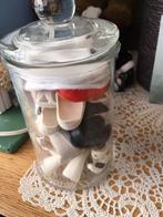Glazen pot met heel veel poppen schoentjes/ sokjes/klompjes., Ophalen of Verzenden
