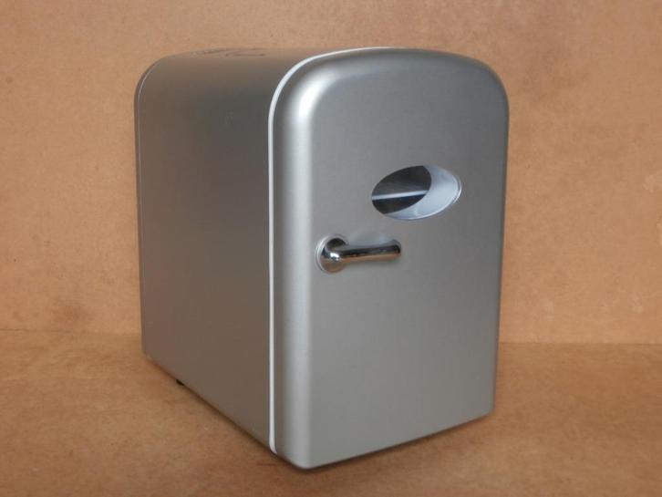 Minikoelkast mini cooler Camping reis koelkastje minicooler, Witgoed en Apparatuur, Koelkasten en IJskasten, Zo goed als nieuw