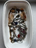 Bakje met antieke/ vintage sieraden, Sieraden, Tassen en Uiterlijk, Antieke sieraden, Verzenden, Overige materialen, Overige typen