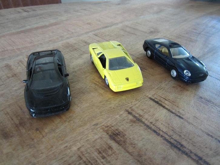 Maisto auto Shell 1:40 voor 1 euro per stuk, Hobby en Vrije tijd, Modelauto's | Overige schalen, Zo goed als nieuw, Auto, Ophalen of Verzenden
