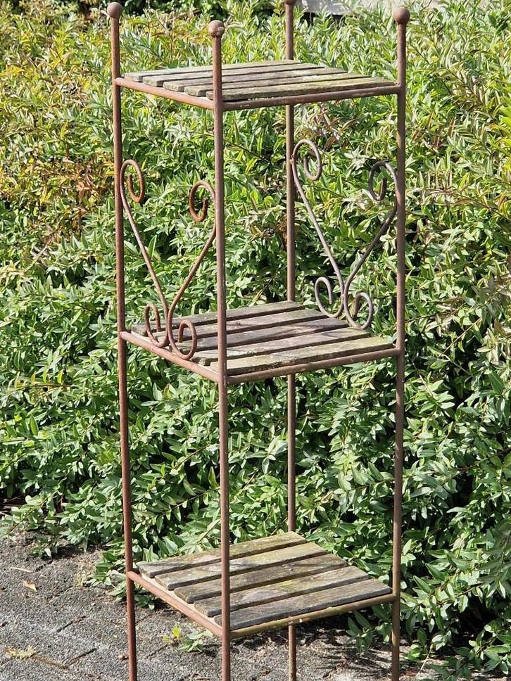 Robuuste smeedijzeren etagère (brocante), Tuin en Terras, Tuinwanddecoratie, Gebruikt, Ophalen