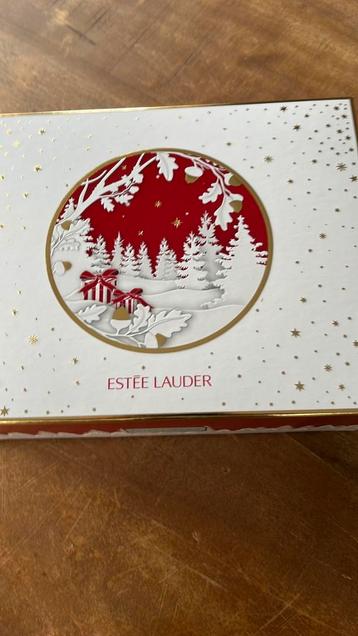 Estee Lauder giftbox beschikbaar voor biedingen