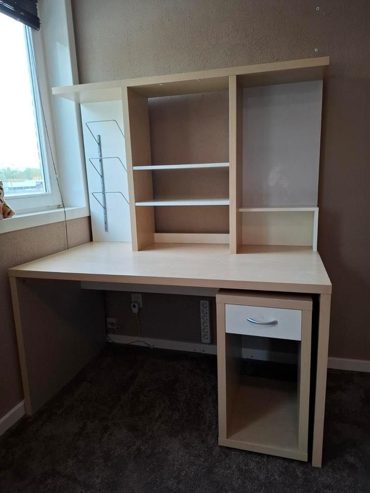 Super mooi bureau met veel opbergruimte en opbouw IKEA, Huis en Inrichting, Bureaus, Ophalen