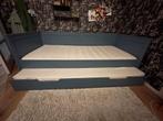Steenblauw bed (bedbank) met onderbed (bedlade), Huis en Inrichting, Ophalen, 90 cm, Eenpersoons, Zo goed als nieuw