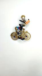 Broche van Goofy op een goude fiets, parels en kleurrijk, Overige materialen, 4 tot 7 cm, Gebruikt, Ophalen of Verzenden