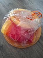 Nieuw! 2x 4-persoons plastic services met bestek, Ophalen of Verzenden, Nieuw, Geel, Overige typen