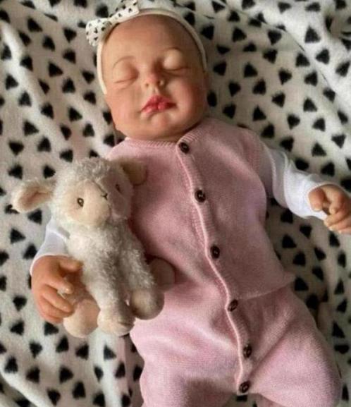 Reborn baby slapend ️, Verzamelen, Poppen, Zo goed als nieuw, Babypop, Levensecht of Reborn, Verzenden