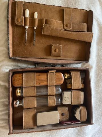 Vintage Lederen Toiletset Reiskoffer beschikbaar voor biedingen