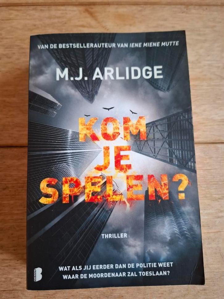 M.J. Arlidge - Kom je spelen?, Boeken, Thrillers, Gelezen, Ophalen of Verzenden
