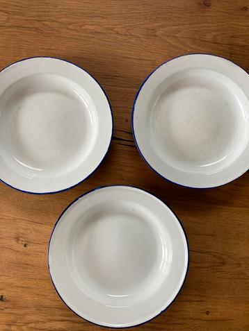 3x emaille borden, 25 cm beschikbaar voor biedingen