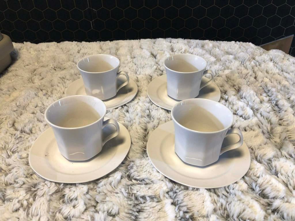 Mooie set van 4 kopjes en schotels wit, Ophalen of Verzenden, Zo goed als nieuw, Effen, Kop(pen) en/of Schotel(s)