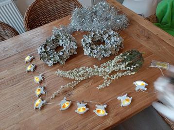 kerstartikelen wit/zilver/lichtjes beschikbaar voor biedingen