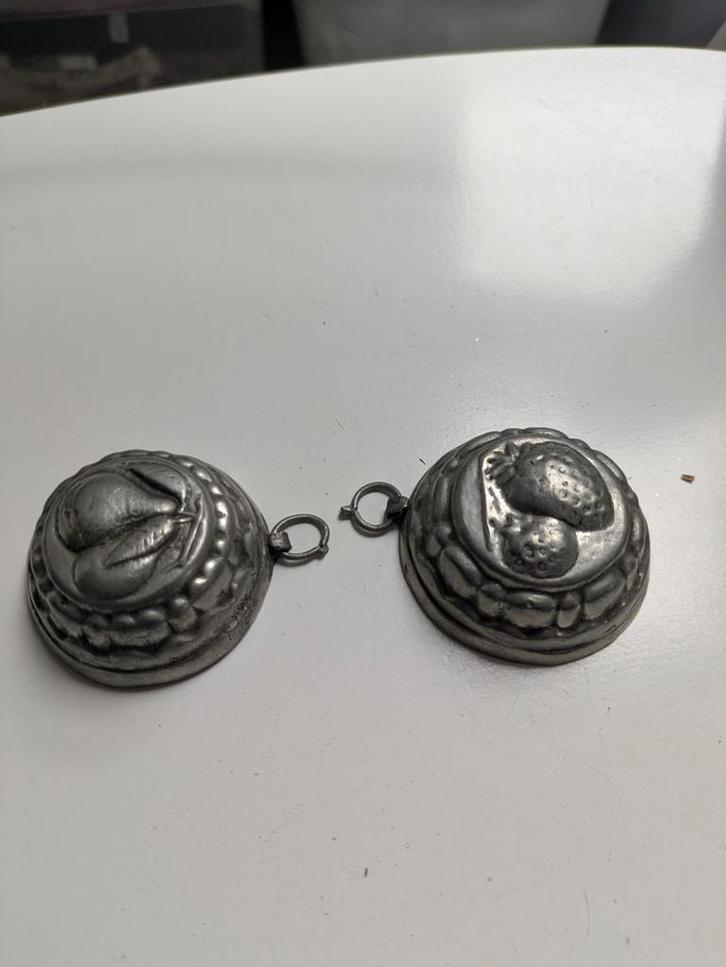 Zilveren Tinnen Hangers met Fruitmotief, Antiek en Kunst, Antiek | Tin, Ophalen of Verzenden