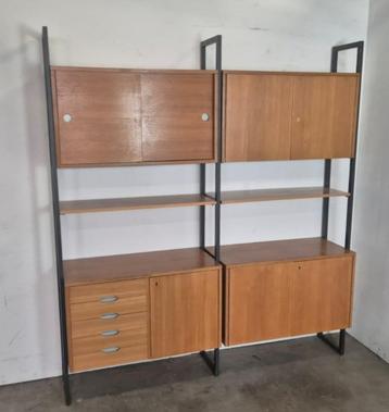 Vintage wandsysteem beschikbaar voor biedingen