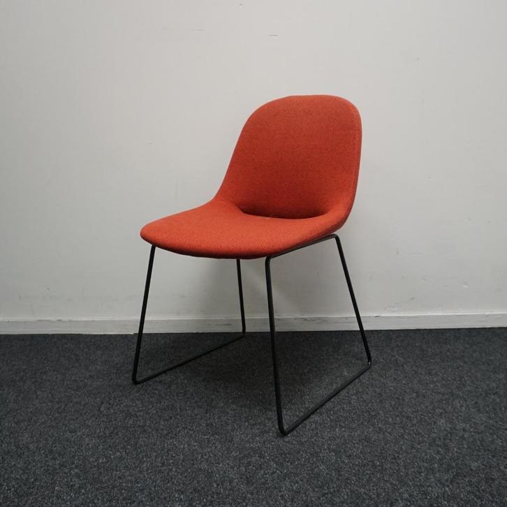 Artifort Beso Design Stoelen | Eetkamerstoelen | Oranje, Huis en Inrichting, Stoelen, Gebruikt, Vier, Metaal, Stof, Overige kleuren