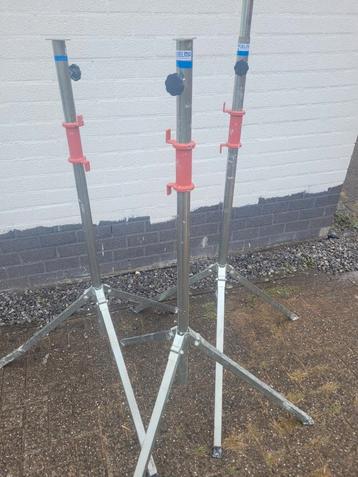 3 stevige Delma bouwstatieven – bouwlampen of gereedschap beschikbaar voor biedingen