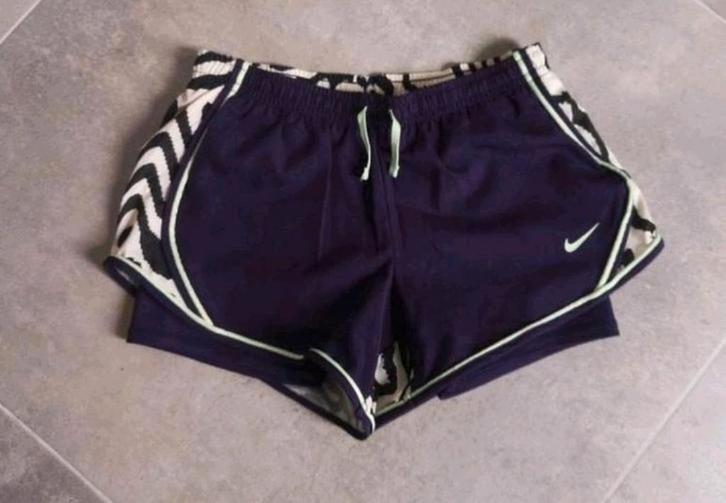 Nike DRI-FIT shorts ZGAN maat 128 / 134, Kinderen en Baby's, Kinderkleding | Maat 128, Zo goed als nieuw, Meisje, Sport- of Zwemkleding