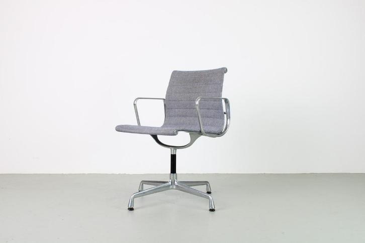 Vitra EA 104, aluminium, wit/blauw hopsak, Huis en Inrichting, Stoelen, Gebruikt, Eén, Blauw, Ophalen