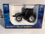 Valtra T190 Black Diamond UH 1/32, Ophalen of Verzenden, Zo goed als nieuw, Tractor of Landbouw, Universal Hobbies