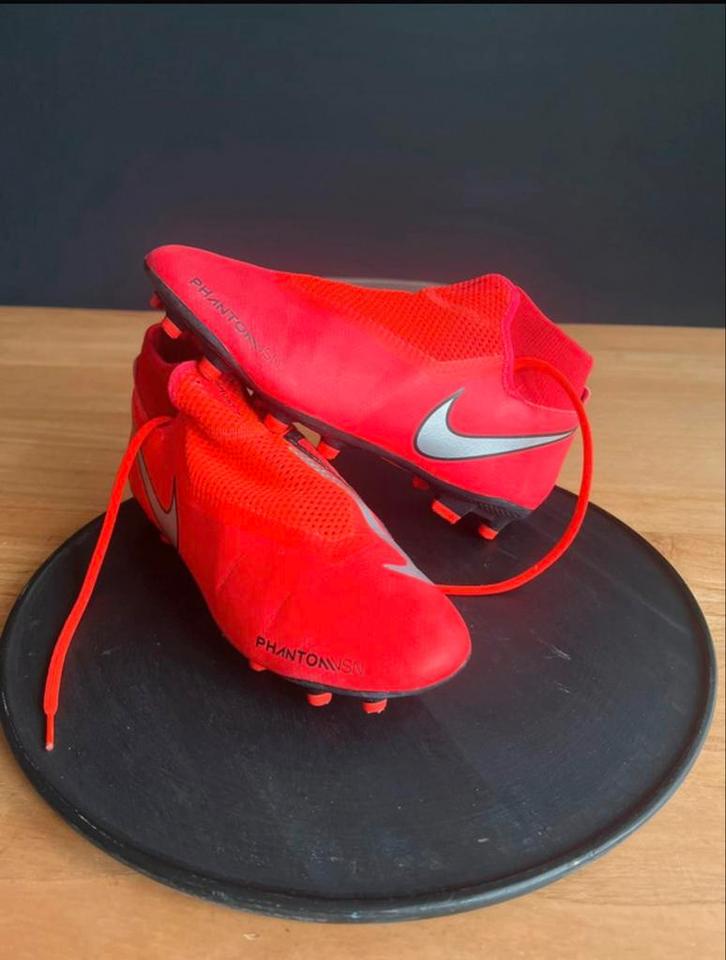 Nike Phantom VSN 42 - Zo goed als nieuw!, Sport en Fitness, Voetbal, Zo goed als nieuw, Schoenen, Ophalen of Verzenden