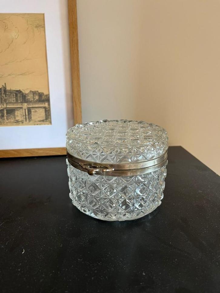Vintage glazen kistje met metalen sluiting, geslepen glas, Antiek en Kunst, Antiek | Glas en Kristal, Ophalen of Verzenden