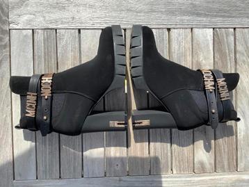 Enkellaarsjes maat 38  - met rits en hoge hakken beschikbaar voor biedingen