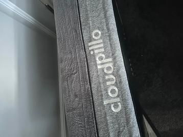 Cloudpillo hondenmand beschikbaar voor biedingen