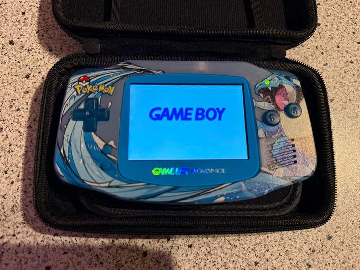 Custom Gameboy Advance | IPS scherm | Pokémon editie, Spelcomputers en Games, Spelcomputers | Nintendo Game Boy, Zo goed als nieuw