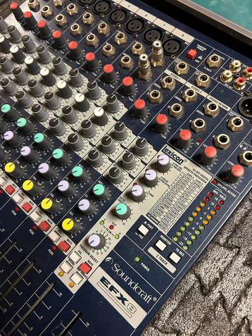 Soundcraft efx8 in flightcase beschikbaar voor biedingen