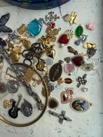 Goudkleurige bedels vintage sieraden Diverse, Overige merken, Overige materialen, Verzenden, Zo goed als nieuw