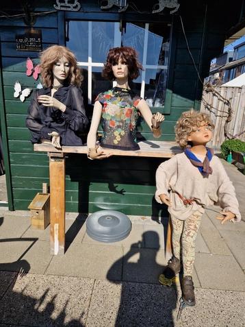 3 Brocante speciale paspoppen met pruik in nette staat+meer. beschikbaar voor biedingen