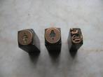 Set van 3 Oude Kleine Stempels - Koper op Hout, Antiek en Kunst, Curiosa en Brocante, Verzenden