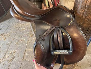 Springzadels te koop 17,5 inch beschikbaar voor biedingen