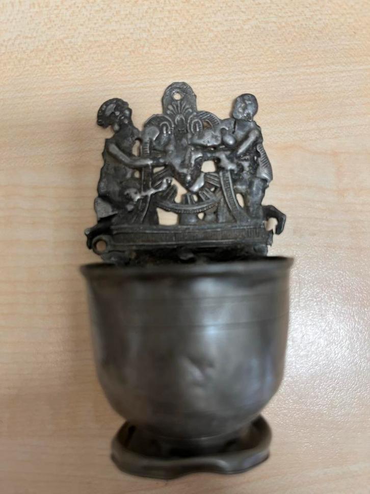 Antiek Wijwaterkelkje met Ornament, Antiek en Kunst, Antiek | Tin, Ophalen of Verzenden