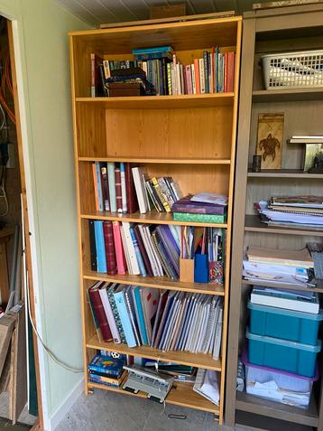 Boekenkast grenen fineer beschikbaar voor biedingen