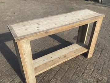 Robuuste sidetable van gebruikt, opgeschuurd steigerhout beschikbaar voor biedingen
