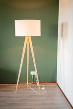 Tripod vloerlamp | ZUIVER, Huis en Inrichting, Lampen | Vloerlampen, 150 tot 200 cm, Zo goed als nieuw, Ophalen