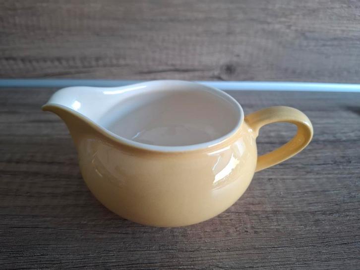 Koffiemelkkannetje met stempel pastel geel Petrus, Antiek en Kunst, Antiek | Servies los, Ophalen of Verzenden