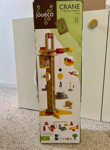 Houten hijskraan met accessoires beschikbaar voor biedingen