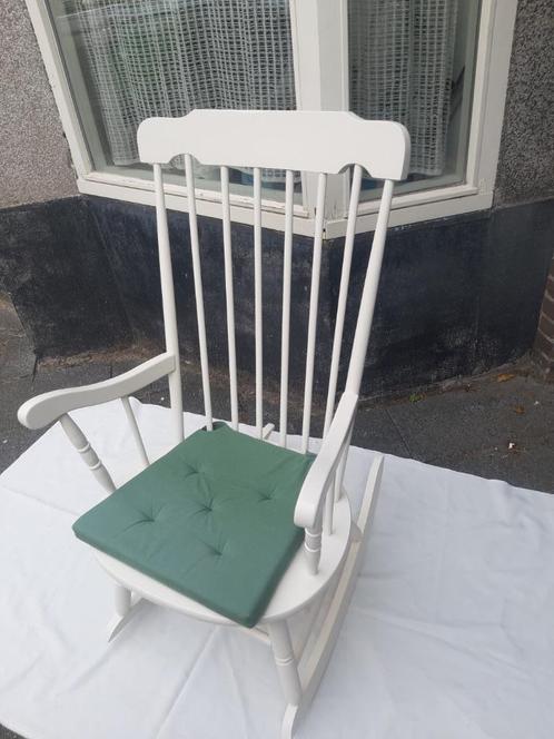 Schommelstoel, wit, in prima staat, Huis en Inrichting, Stoelen, Gebruikt, Eén, Hout, Wit, Ophalen of Verzenden