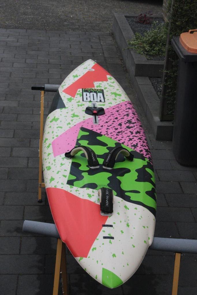 Fanatic lite boa met 2 tuigages 5 en 6.8 m, Watersport en Boten, Windsurfen, Gebruikt, Plank, 250 tot 300 cm, Met vin(nen), 5 tot 7 m²