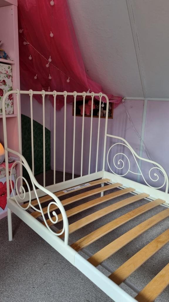 Ikea meegroei bed + matras, Kinderen en Baby's, Kinderkamer | Bedden, Zo goed als nieuw, 180 cm of meer, 70 tot 85 cm, Lattenbodem