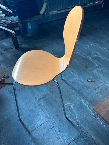 20 Stoelen - Houten Zitting, Stalen Frame beschikbaar voor biedingen