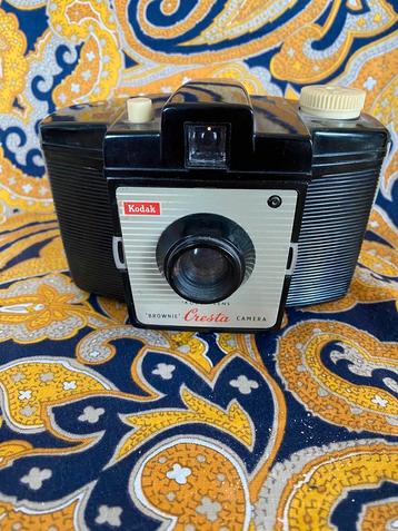 BAKELIETEN KODAK CRESTA11 “BROWNIE” CAMERA. beschikbaar voor biedingen