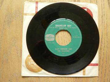4x Cliff Richard Singles. beschikbaar voor biedingen