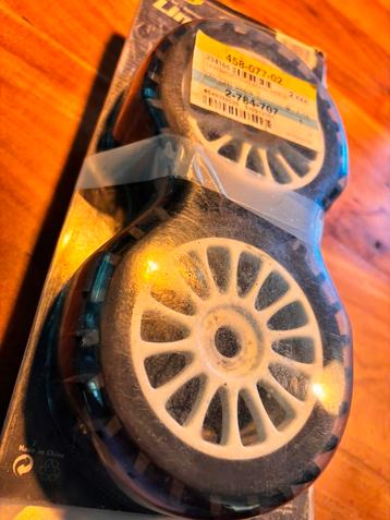 Carson 1/8 strandbanden met velg beschikbaar voor biedingen