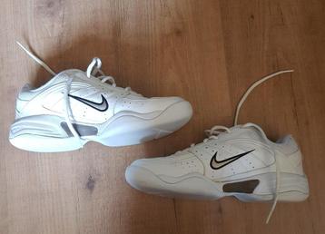 Nike schoenen maat 40,5 beschikbaar voor biedingen