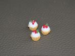 Cupcakes met veel slagroom en rode besjes., Ophalen of Verzenden, Nieuw, Gebruiksvoorwerp